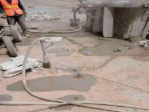 江阴水泥混凝土路面板底注浆技术 路面脱空注浆整治方案